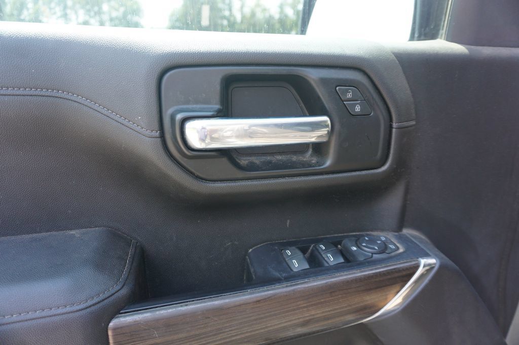 Used 2020 Chevrolet Silverado 1500 RST AWD/4WD image 3