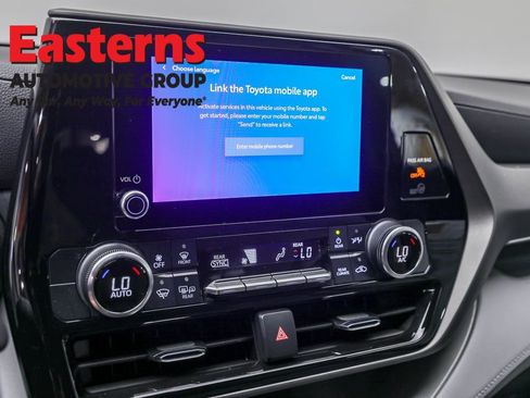 Used 2023 Toyota Highlander L image 17