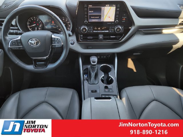 Used 2021 Toyota Highlander XLE FWD image 26