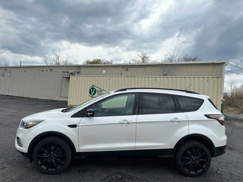 Used 2017 Ford Escape Titanium image 10