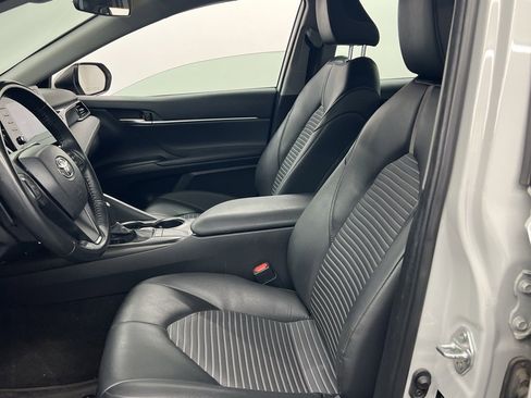 Used 2023 Toyota Camry SE image 9