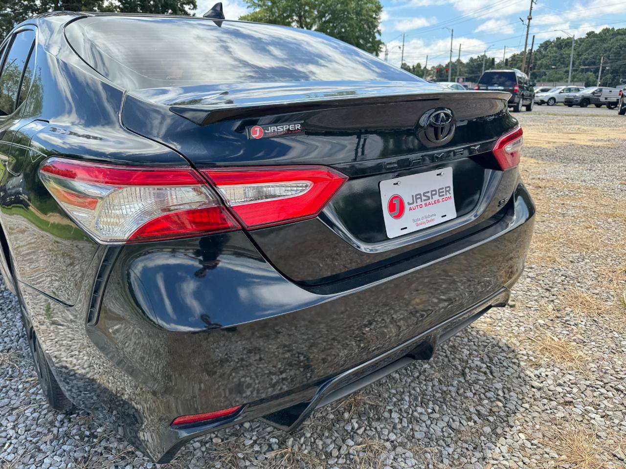Used 2019 Toyota Camry SE w/ Carpet Mat Package FWD image 13