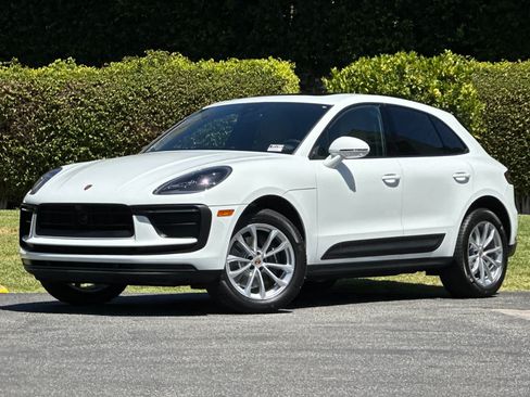 Certified 2025 Porsche Macan AWD/4WD image 1