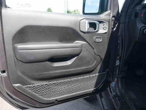 Used 2025 Jeep Wrangler Unlimited Rubicon AWD/4WD image 28