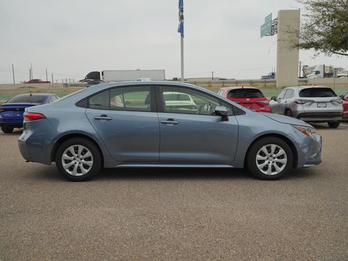 Used 2022 Toyota Corolla LE image 4