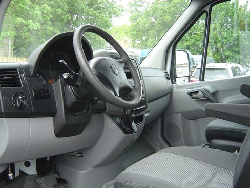 Used 2013 Freightliner Sprinter 3500 RWD image 8