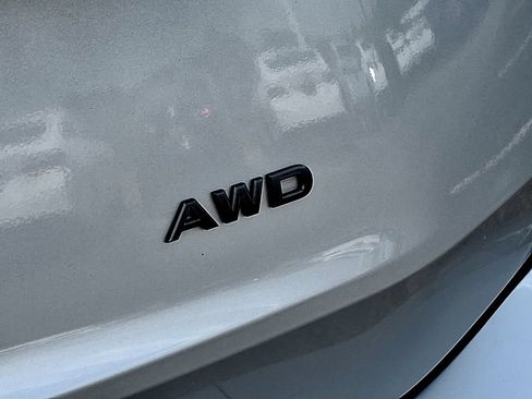 Used 2024 Nissan Rogue S AWD/4WD image 32