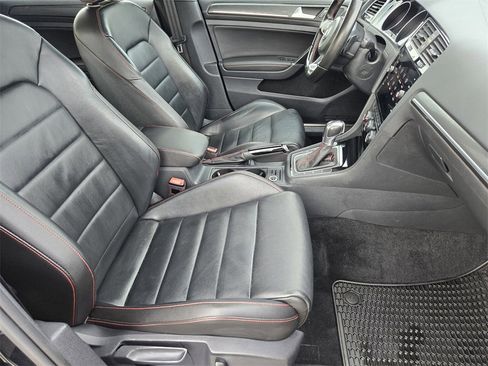 Used 2019 Volkswagen Golf 4-Door image 12