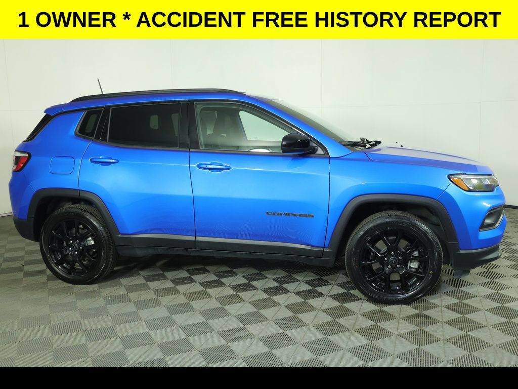 Used 2025 Jeep Compass Latitude w/ Altitude Special Edition AWD/4WD image 2