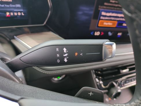 Certified 2025 Chevrolet Suburban Z71 image 16