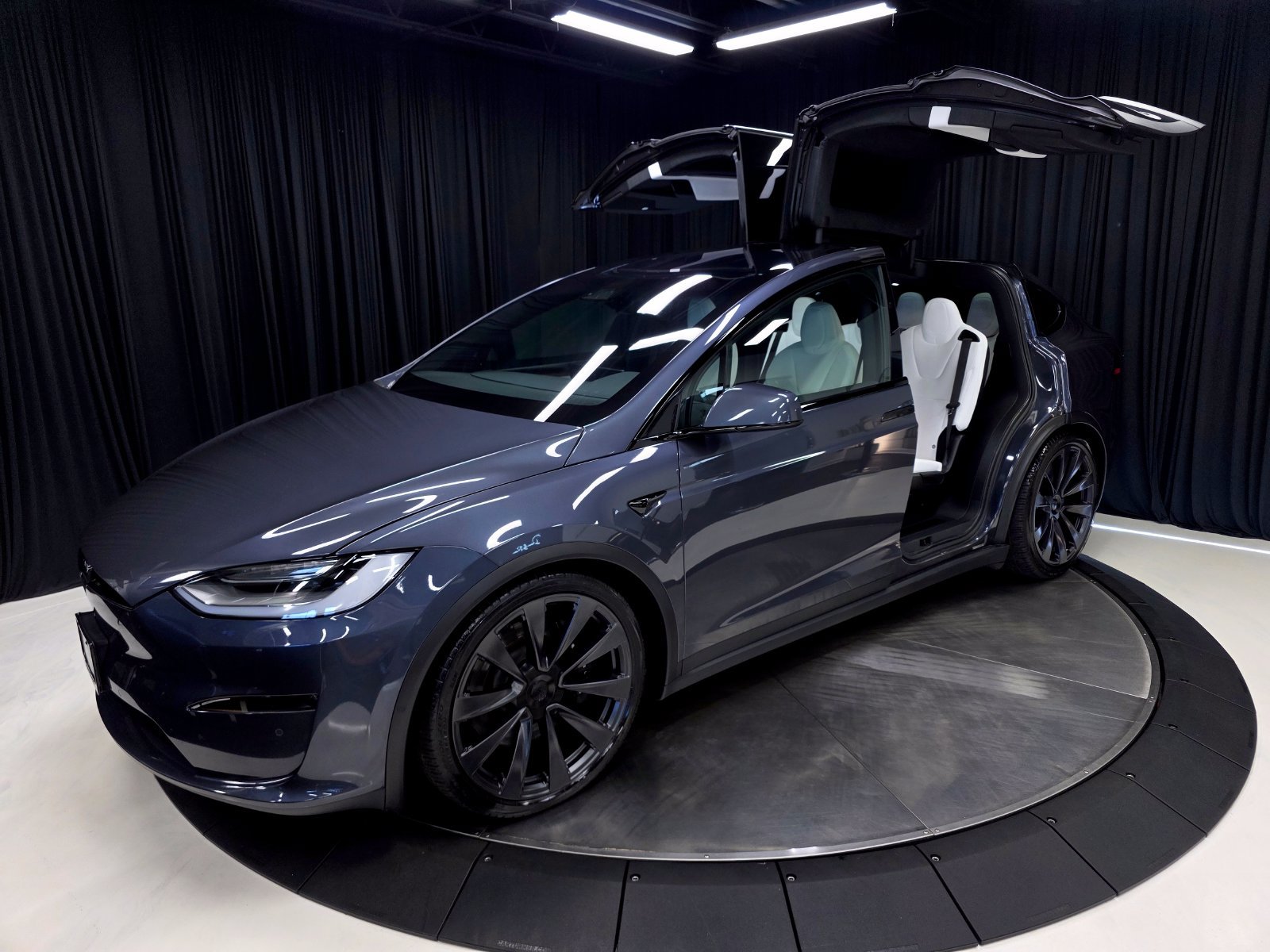 Used 2023 Tesla Model X AWD/4WD image 44