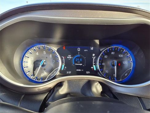 Used 2021 Chrysler Pacifica Touring-L image 66