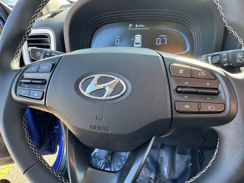 Used 2023 Hyundai Venue Limited image 30