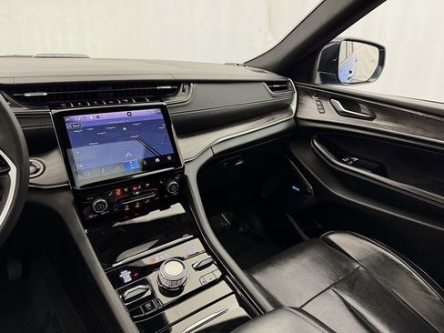 Used 2022 Jeep Grand Cherokee Overland w/ Luxury Tech Group IV image 19