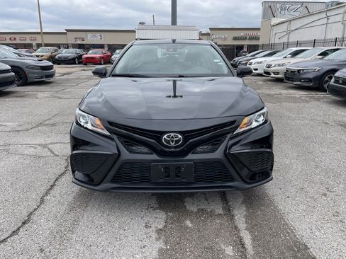 Used 2022 Toyota Camry SE FWD image 1