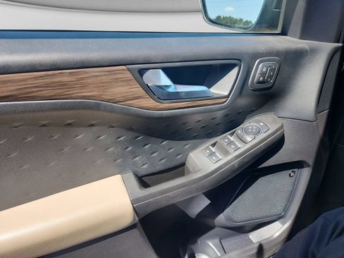 Used 2020 Ford Escape Titanium AWD/4WD image 14