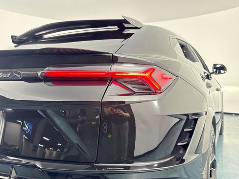 Used 2023 Lamborghini Urus Performante AWD/4WD image 48