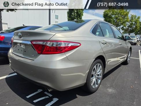 Used 2015 Toyota Camry XLE w/ Moonroof Package FWD image 6