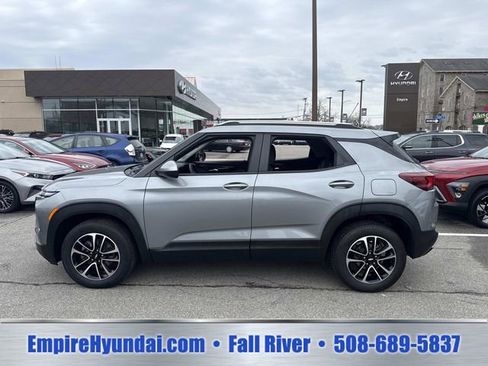 Used 2025 Chevrolet TrailBlazer LT AWD/4WD image 10