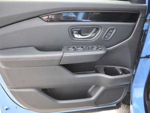 Used 2023 Honda Pilot TrailSport image 12