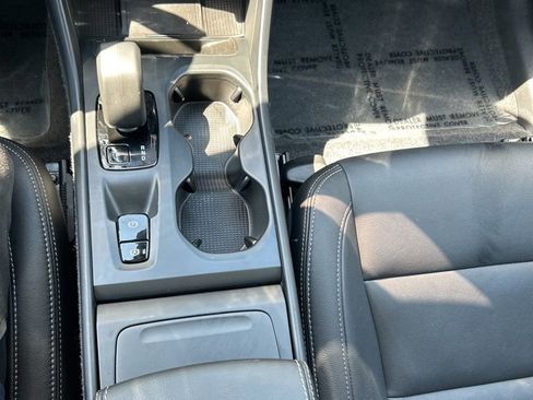 Used 2025 Volvo XC40 B5 Core image 13