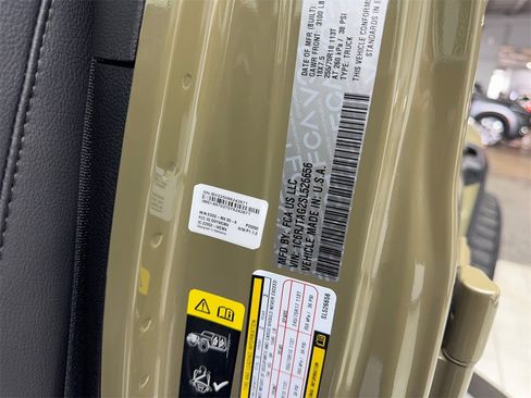 Used 2025 Jeep Gladiator Sport w/ Premium Package image 89