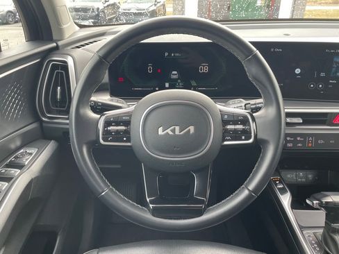 Used 2025 Kia Sorento S image 13