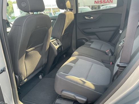 Used 2025 Chevrolet Blazer LT FWD image 11