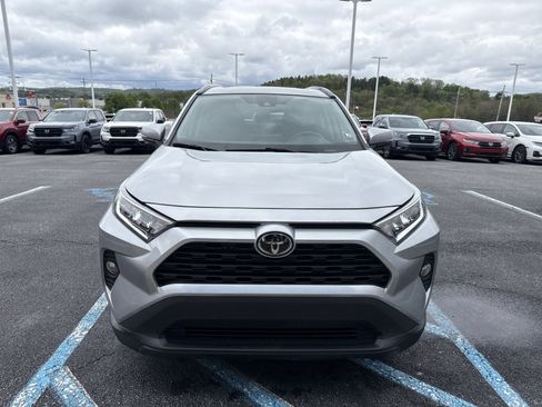 Used 2019 Toyota RAV4 XLE AWD/4WD image 8