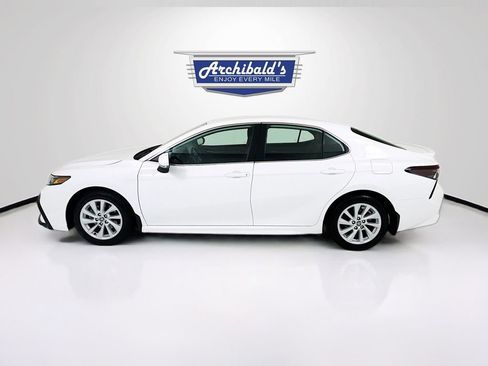 Used 2024 Toyota Camry SE FWD image 5