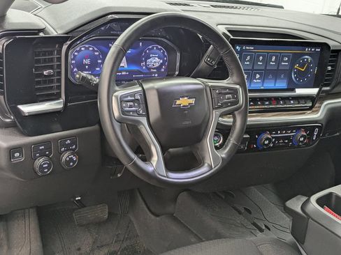 Used 2024 Chevrolet Silverado 1500 LT AWD/4WD image 7