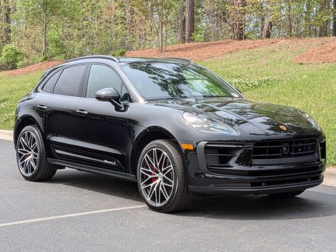 Certified 2026 Porsche Macan S AWD/4WD image 32