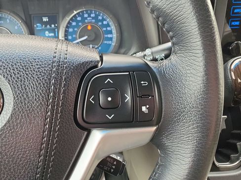 Used 2017 Toyota Sienna XLE FWD image 16