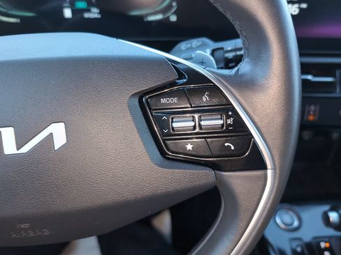 Used 2023 Kia Niro EX FWD image 16