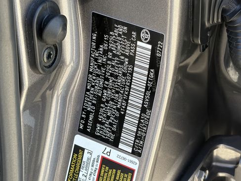 Used 2015 Toyota Camry XLE w/ Convenience Package FWD image 30