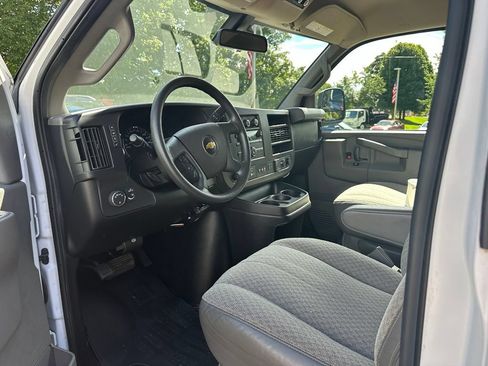Used 2020 Chevrolet Express 3500 LT w/ LT Preferred Equipment Group RWD image 12