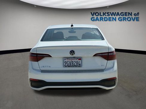 Used 2023 Volkswagen Jetta SE w/ Panoramic Sunroof Package FWD image 6