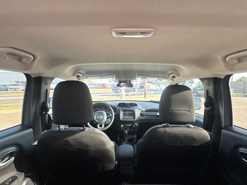 Used 2020 Jeep Renegade Latitude FWD image 33