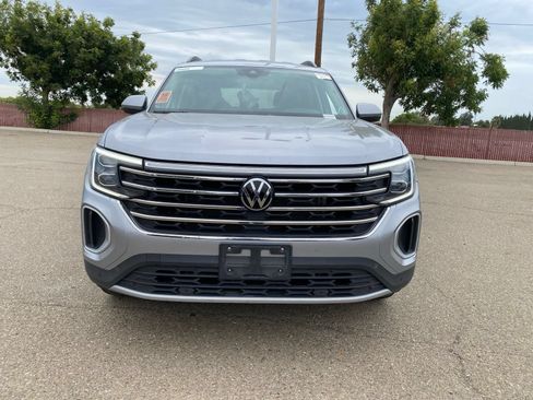 Used 2025 Volkswagen Atlas SE AWD/4WD image 3