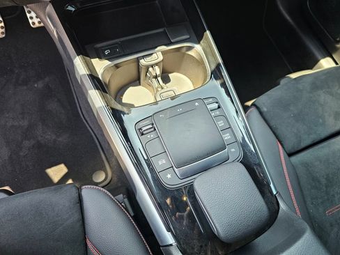 Used 2023 Mercedes-Benz GLB 250 image 24