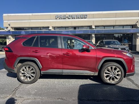 Used 2021 Toyota RAV4 XLE Premium FWD image 6