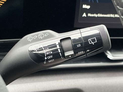 New 2026 Kia Carnival EX FWD image 30
