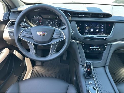 New 2025 Cadillac XT5 Luxury image 18