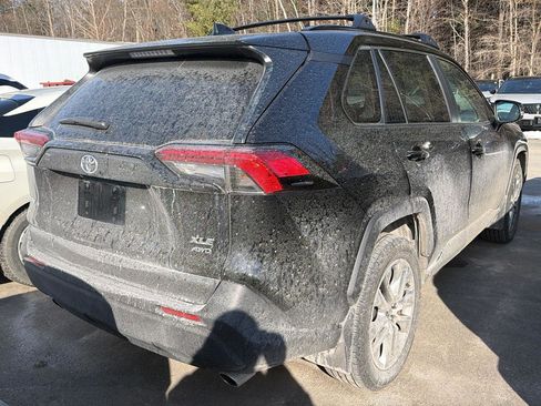 Used 2023 Toyota RAV4 XLE Premium image 7