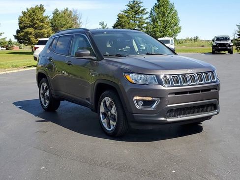 Used 2019 Jeep Compass Limited AWD/4WD image 2