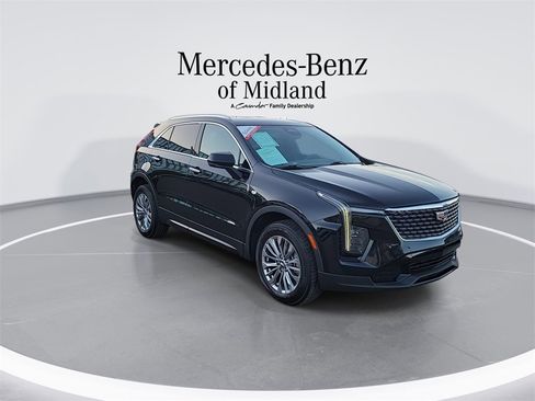 Used 2024 Cadillac XT4 Premium Luxury image 2
