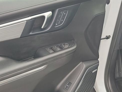 Used 2025 Buick Enclave Preferred w/ Power Package image 42