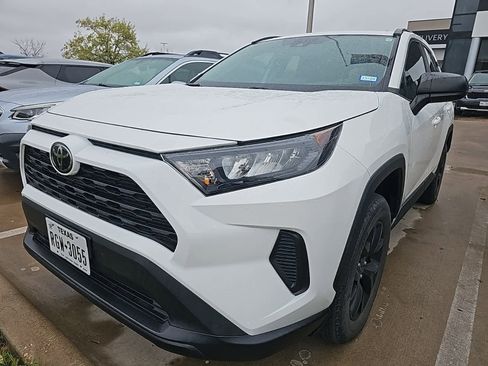 Used 2021 Toyota RAV4 LE image 1