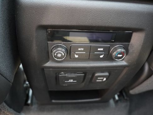 Used 2023 Chevrolet Traverse High Country AWD/4WD image 21