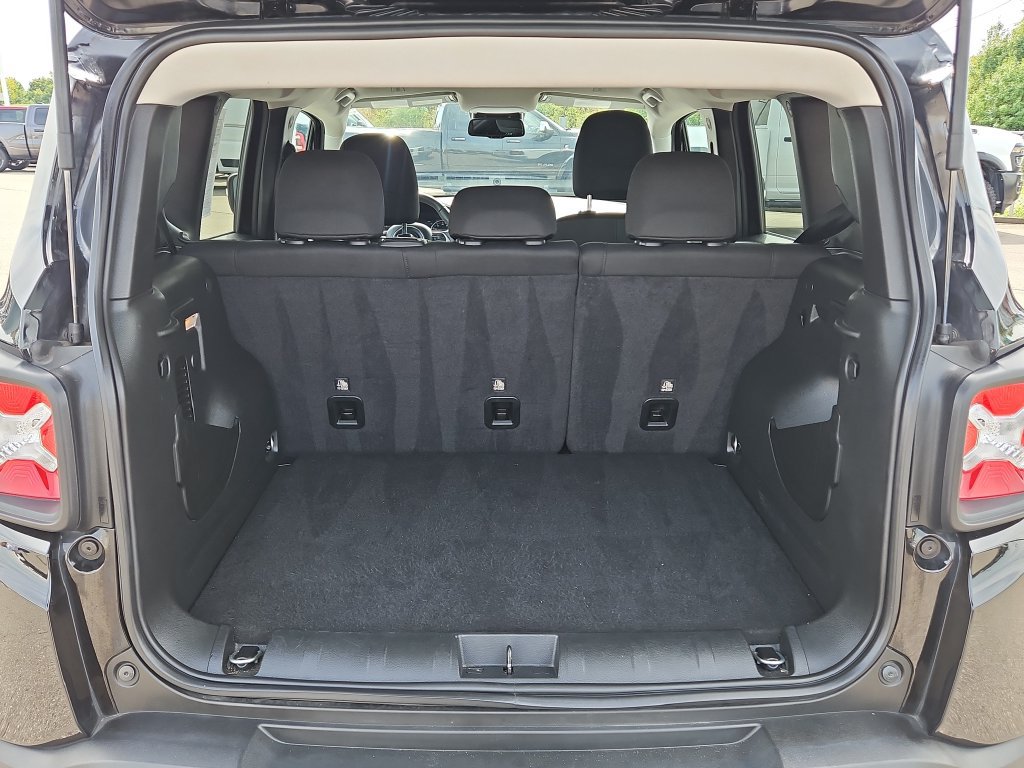Used 2023 Jeep Renegade Trailhawk AWD/4WD image 8